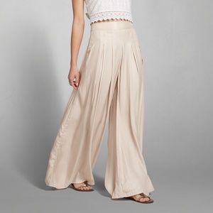 New Abercrombie & Fitch Pleated Satin Drap